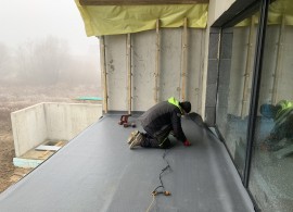 Taras, balkon z zastosowaniem membrany Protan oraz ukryta rynna w Rączna koło Krakowa